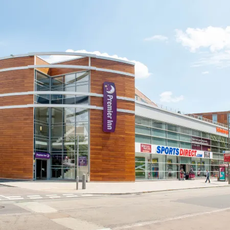 Premier Inn London Wandsworth Отели рядом с достопримечательностью «Железнодорожный вокзал Клэпхем Джанкшн»