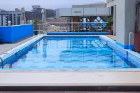 Momona Hotel - piscina