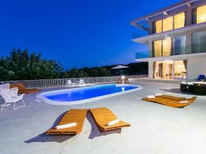 Villa Dupcic - Five-Bedroom Villa with Private Pool and Sea View ID Direct Booker 961