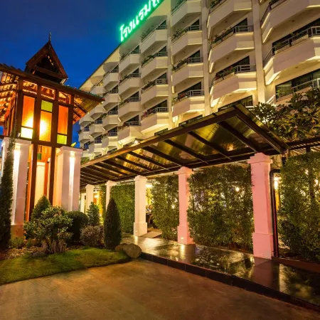 Asia Hotels Group (Poonpetch Chiangmai) Отели рядом со станцией Железнодорожная станция Чан Май