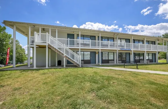 河畔的休息馬里納和度假村