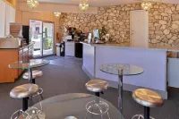 Maverick Motel - Modern Renovated Motel - موقف سيارات
