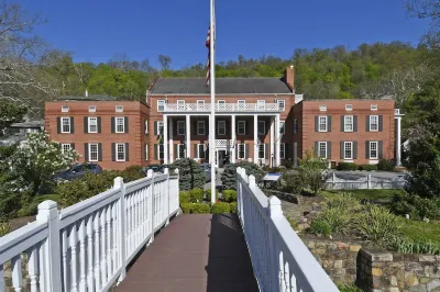 The Country Inn of Berkeley Springs Hotels near Rocks-N-Glass