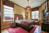 Harvey House Bed & Breakfast Hotels near Concordia University Chicago