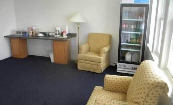 USA Inn and Suites Morgantown - Housity