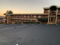Budget Inn of Hayward - parking