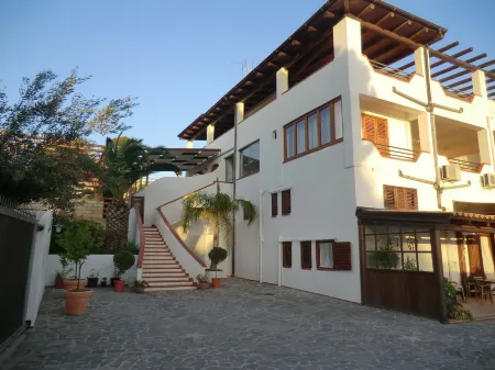 Mediterraneo Mare e Sole Отели рядом с достопримечательностью «Castello Chiaramontano»