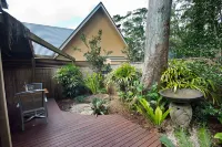 Witches Falls Cottages Hotels near Curtis Falls