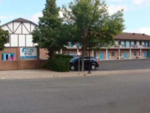 Leisure Inn Hotels in Timiskaming District