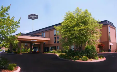 Hampton Inn Elizabethtown Отели рядом с достопримечательностью «Brown-Pusey House»