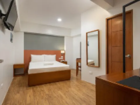 IHotel Uptown BGC โรงแรมในตากิก