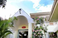 Grand Casamora Hotel a Adjiringanor