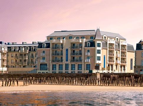 Hôtel le Nouveau Monde Hotel Overview