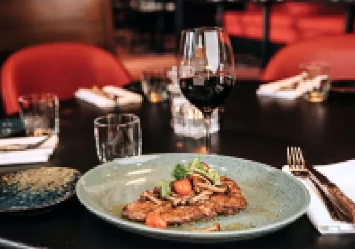 โปรไฟล์โฮเทล ฮัลมสตาด พลาซ่า