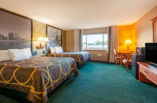 Super 8 by Wyndham Berlin WI Hotels in Redgranite