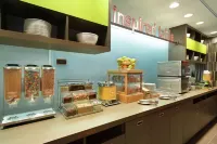 密爾沃基機場希爾頓惠庭酒店 - 早餐