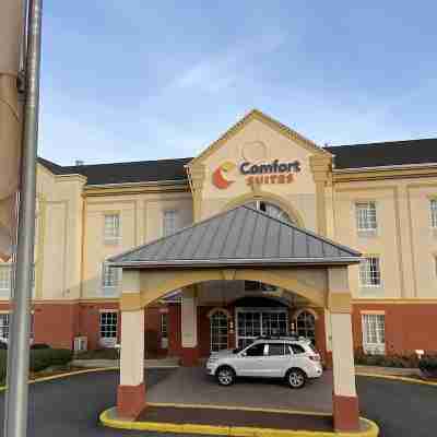 Comfort Suites Newark - Harrison Hotel Exterior