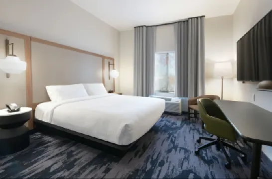 Fairfield Inn & Suites Dallas East 鄰近白石湖公園的酒店