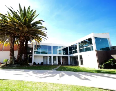 Camino Plaza Hotels near Palacio Portales