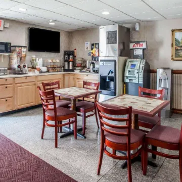 Rodeway Inn Отели рядом с достопримечательностью «Станция PATH Newport»