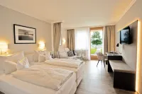 Yachthotel Chiemsee GmbH Hotels in der Nähe von Schraml GmbH
