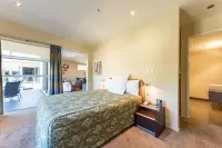Edgewater Palms Apartments Hotel a Russell