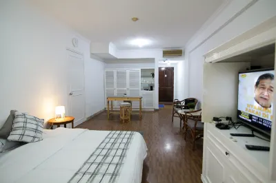 Yosky Kondominium Lippo by Andrians (3rd Floor) Hotels near Condominium Lippo Carita