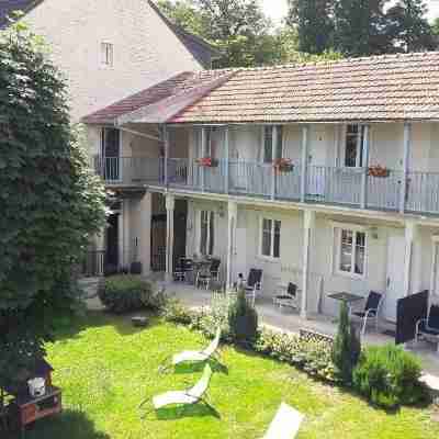 Hotel La Buissonniere Hotel Exterior