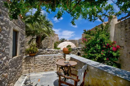 Ardamis Отели в г. Monemvasia