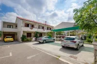 海倫娜公寓飯店 - 停車場