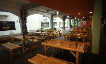OYO 1352 Jember Town Square Residence