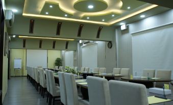 Weekend Hotel Apartments