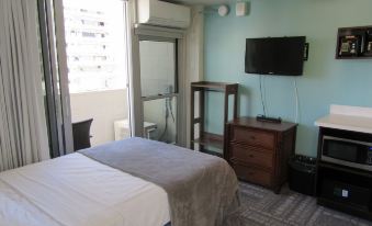 Waikiki Central Hotel - No Resort Fees