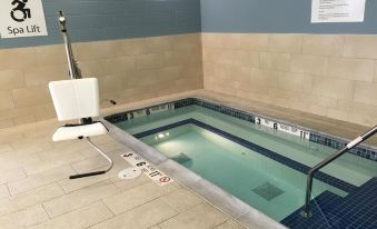 Holiday Inn Express & Suites Oswego
