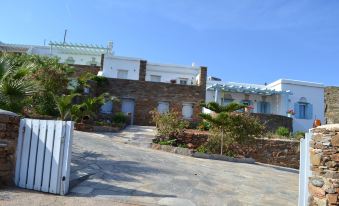 Villa Ioanna Blue- Vacation Houses for Rent 300 Metres by the Sea
