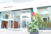 Rumah Syariah & Kolam Renang Bugenville Guesthouse فنادق في Cimenyan