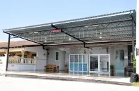 Teruntum 96 Guest House Hotels near Sultan Haji Ahmad Shah Airport