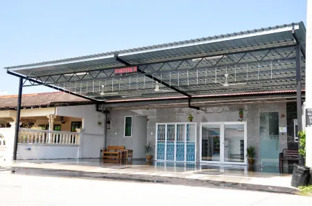 Teruntum 96 Guest House Отели рядом с Аэропорт Куантан