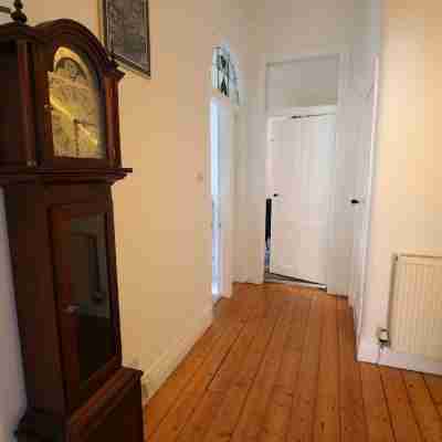 Period Deco Flat in West End Others