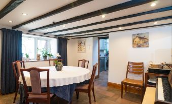 Cadleigh Manor B&B - Housity