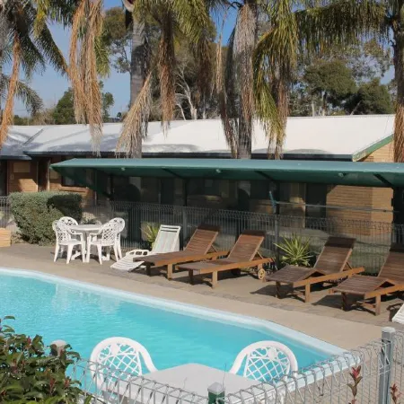 Lone Pine Motel