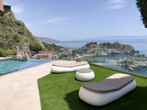 Isola Bella Infinity Suites