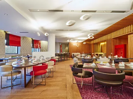 Golden Tulip Amnéville - Hôtel Spa & Casino Отели рядом с достопримечательностью «Villa Pompei»