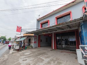 RedDoorz Near Unsika University Karawang