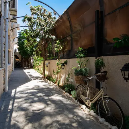 Canary Boutique Hotel Отели рядом с достопримечательностью «Мечеть короля Абдуллы I»