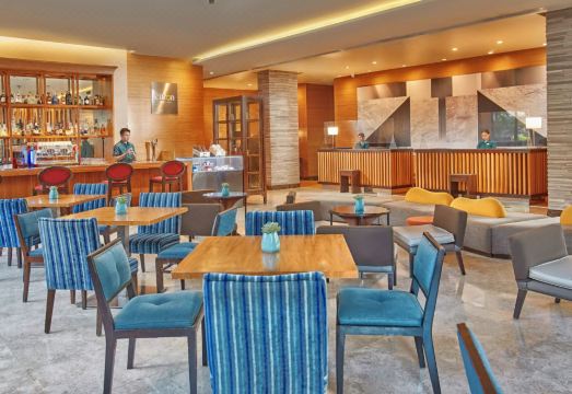 홀리데이 인 & 스위트 마카티