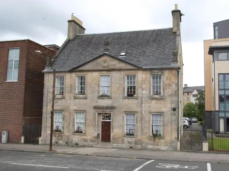 Number 52 Charlotte Street Отели рядом с достопримечательностью «Burnside Blairbeth Church»