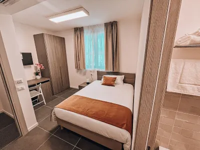 Blu Hotel 4 4 S.R.L. Các khách sạn ở Assago