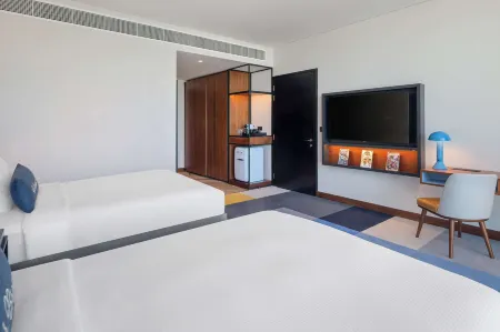 The WB Abu Dhabi Hotel, Curio Collection by Hilton Отели рядом с достопримечательностью «Яс»