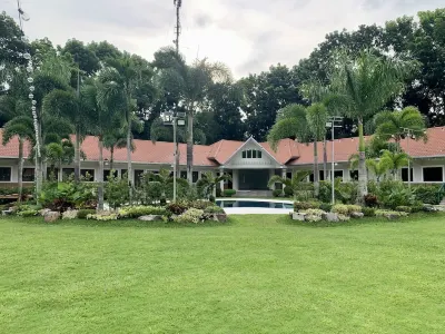 3 Peaks Resort & Boutique Hotel Hotels near Artwork